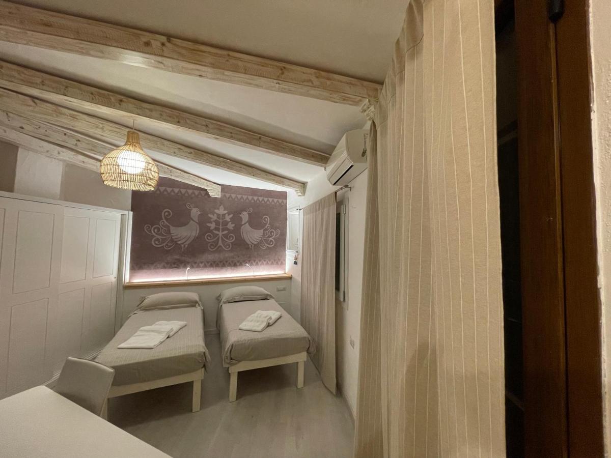 Domus De Diana Bed & Breakfast ออลเบีย ภายนอก รูปภาพ