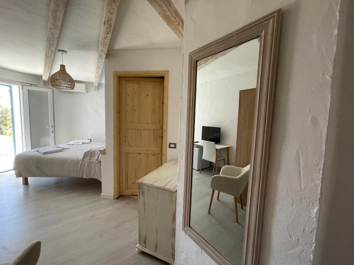 Domus De Diana Bed & Breakfast ออลเบีย ภายนอก รูปภาพ