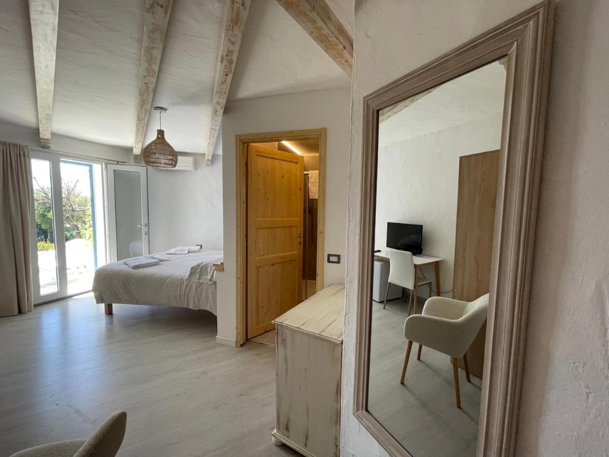 Domus De Diana Bed & Breakfast ออลเบีย ภายนอก รูปภาพ