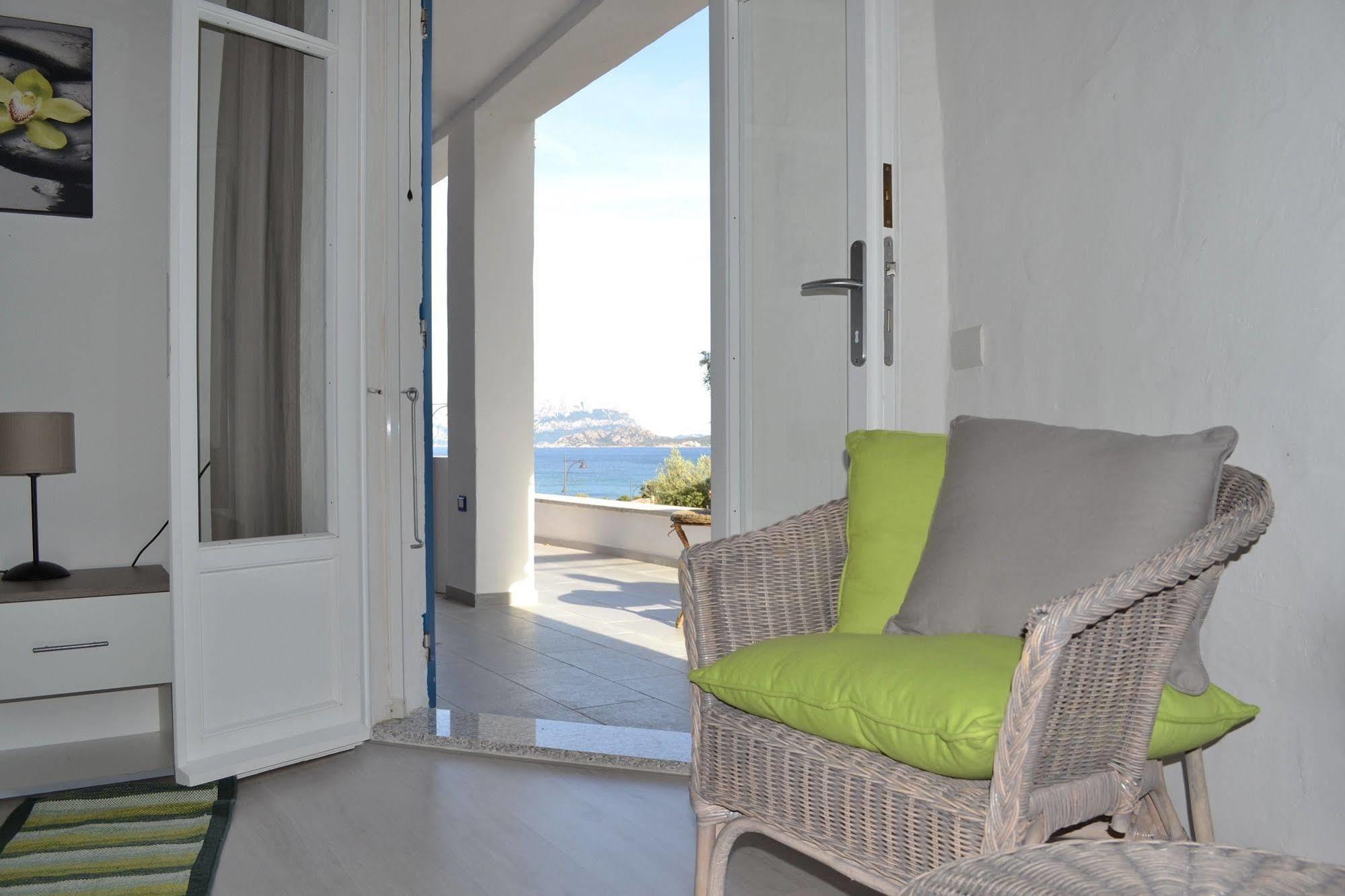Domus De Diana Bed & Breakfast ออลเบีย ภายนอก รูปภาพ